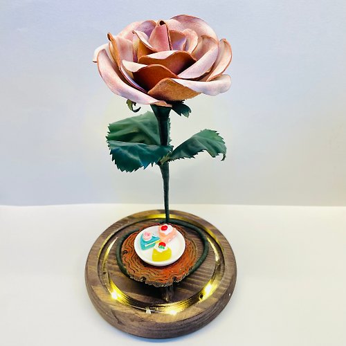 Sakura Store 【客製化禮物】皮革玫瑰花 | 紅色擦臘皮 | 可亮燈木底座