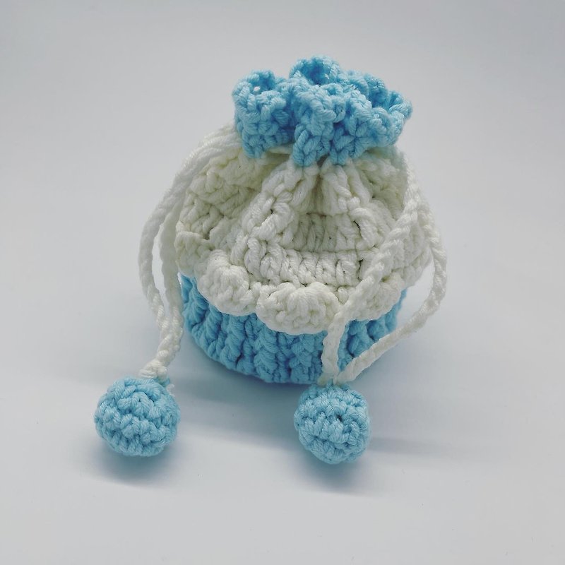 Handmade heavy industry crochet beam mouth bag mini cake cosmetic bag new year gift - กระเป๋าเครื่องสำอาง - ผ้าฝ้าย/ผ้าลินิน สีน้ำเงิน