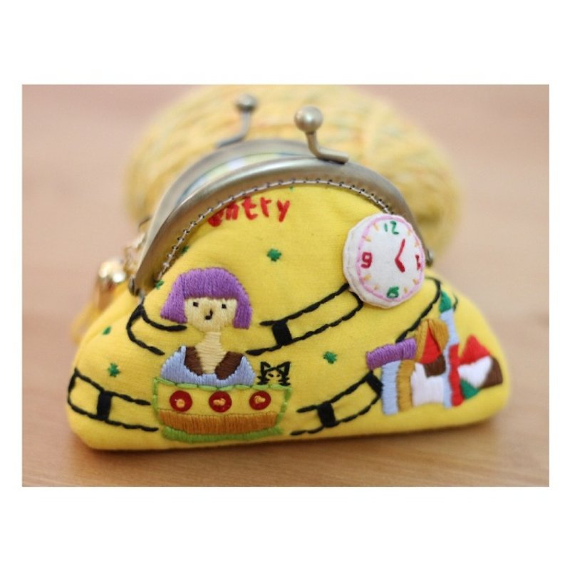 Magichands Embroidery Circus Lovely Coinage Gold Bag Gift (Yellow) - กระเป๋าใส่เหรียญ - ผ้าฝ้าย/ผ้าลินิน สีเหลือง