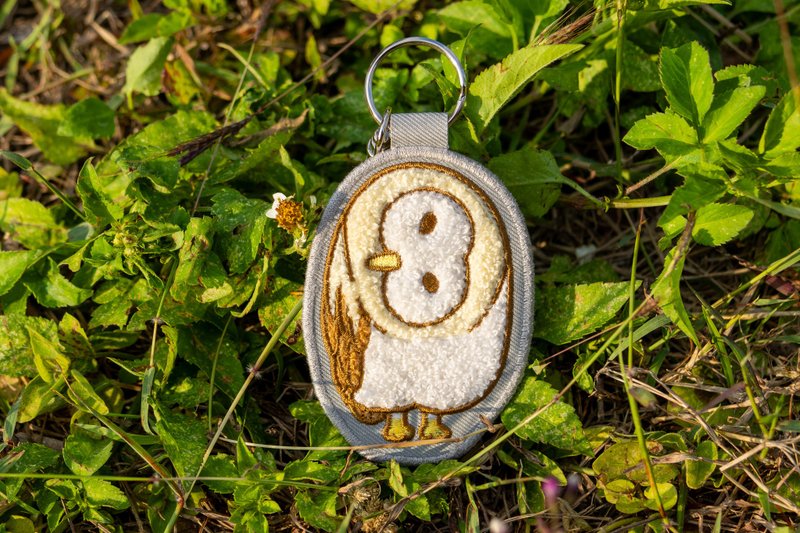【雙面刺繡鑰匙圈/吊飾】-草鴞 - 吊飾 - 聚酯纖維 