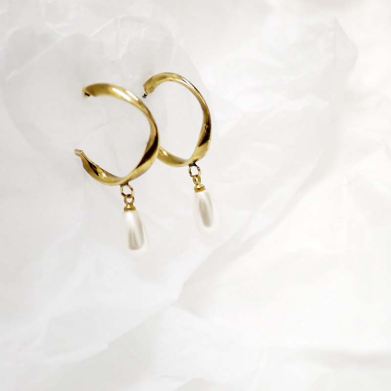 European vintage Bronze pearl earrings - Earrings & Clip-ons - Other Metals Gold