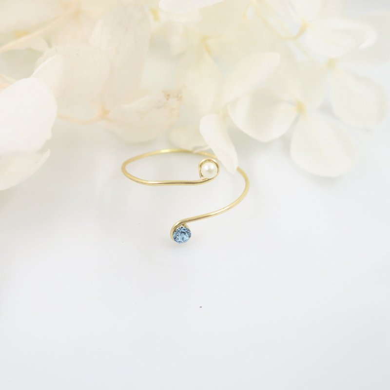 Simple Swarovski Diamond Ring - Ocean Blue - แหวนทั่วไป - โลหะ สีน้ำเงิน