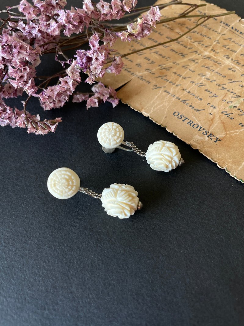 老又好古董珠寶 Vintage立體玫瑰花雕刻垂墜夾式耳環C439 - 耳環/耳夾/耳骨夾 - 其他金屬 金色