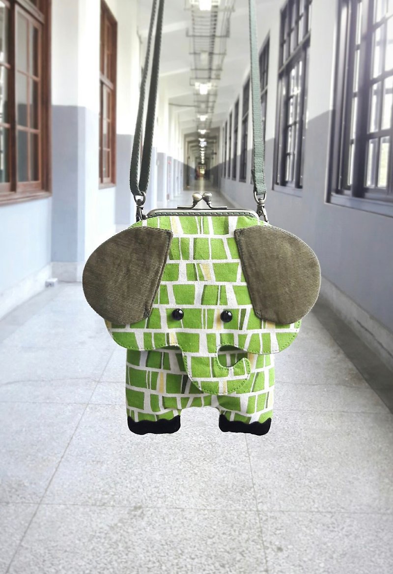 Green oil elephant phone gold bag - กระเป๋าแมสเซนเจอร์ - ผ้าฝ้าย/ผ้าลินิน สีเขียว