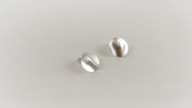Sterling silver earrings ear pin style folding texture - Earrings & Clip-ons - Sterling Silver Silver