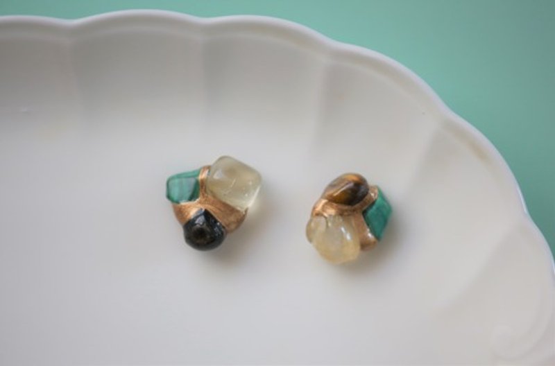 เครื่องเพชรพลอย ต่างหู - Kintsugi x natural stone earrings earrings (malachite, tiger eye, citrine)