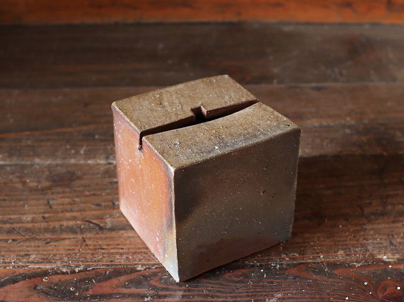 Bizen ware single vase (Cube 10.5cm) h3-045 - Pottery & Ceramics - Pottery Brown
