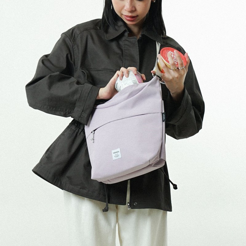 LUCAS WIDE ZIP SHOULDER BAG - กระเป๋าแมสเซนเจอร์ - เส้นใยสังเคราะห์ สีกากี