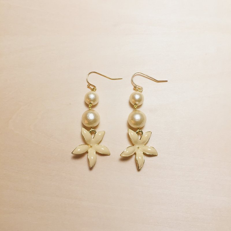 ทองแดงทองเหลือง ต่างหู ขาว - Vintage rice white cotton pearl flower flower earrings