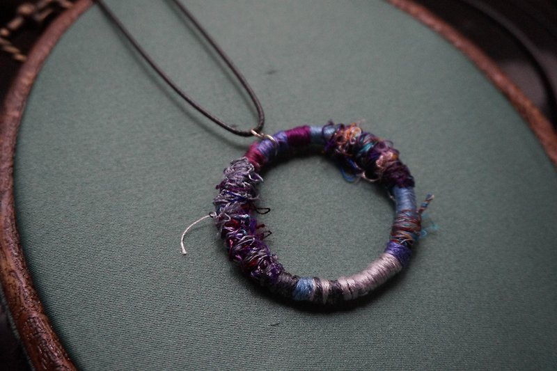 手工紗麗絲項鍊 | 海邊的紫色貝殼(可客製) - สร้อยคอ - ผ้าไหม สีม่วง
