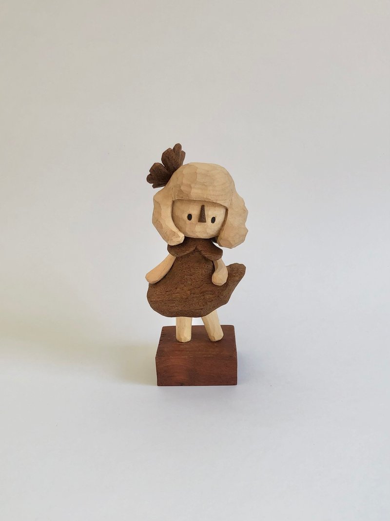 Handmade wooden carving Little Clover Leaf - 擺飾/家飾品 - 木頭 咖啡色