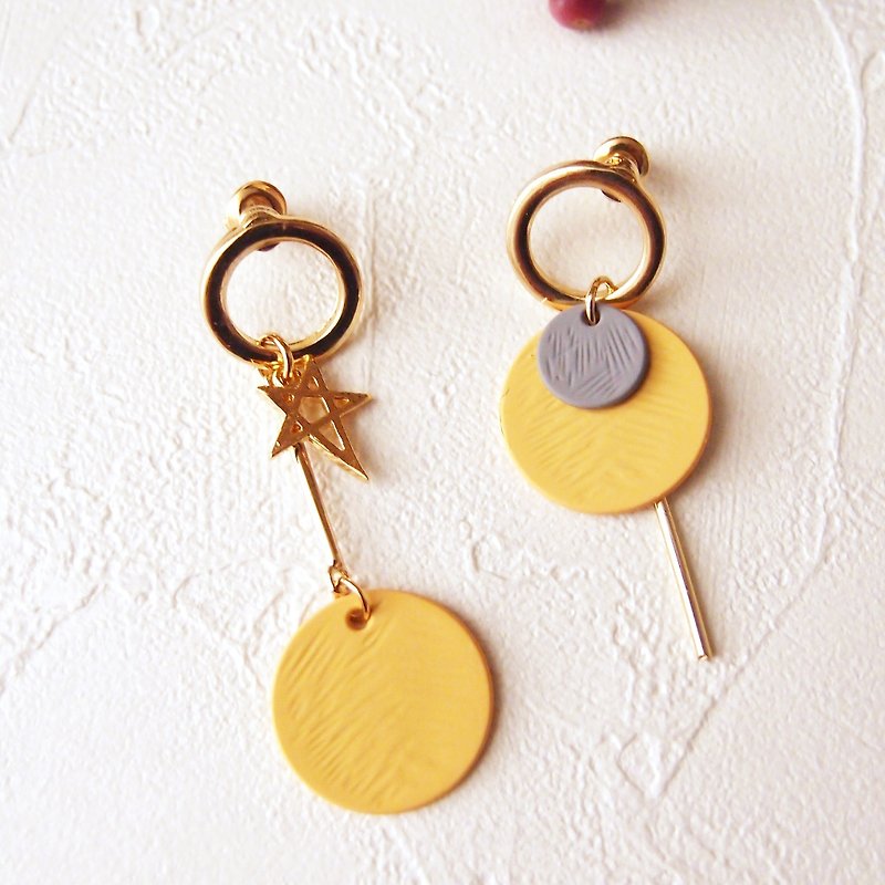 geometry. Yellow-round clip and pin earrings. There are also Stainless Steel ear pins - ต่างหู - โลหะ สีเหลือง