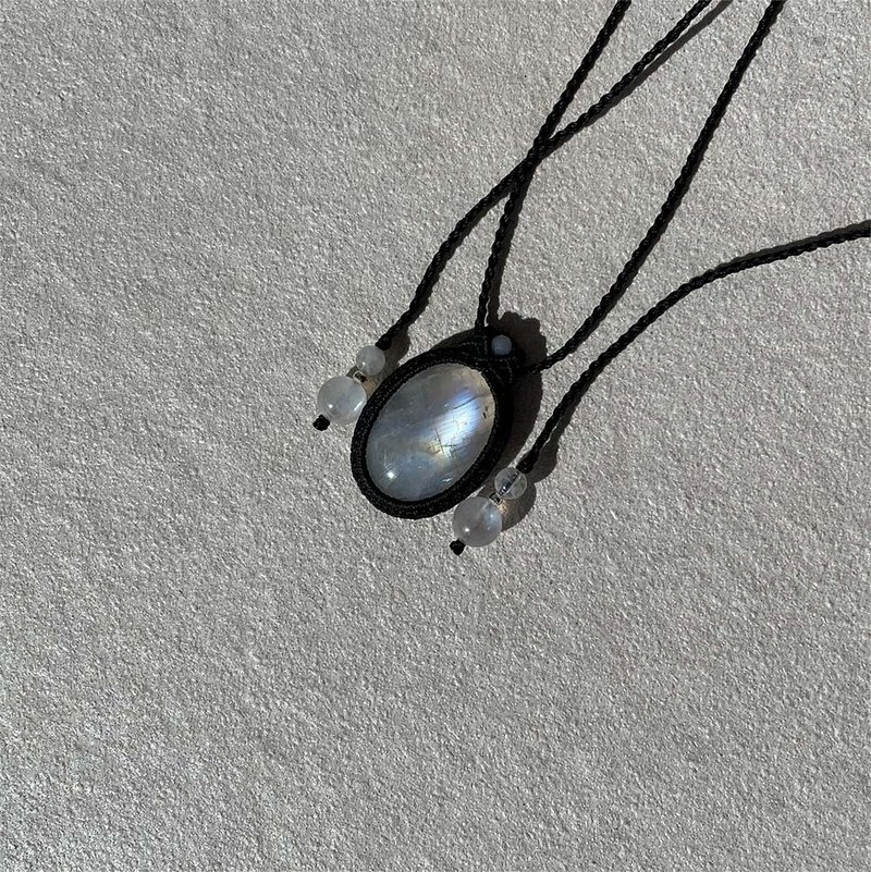 Rainbow Moonstone Macrame Vintage Raw Stone Necklace - 長項鍊 - 水晶 黑色