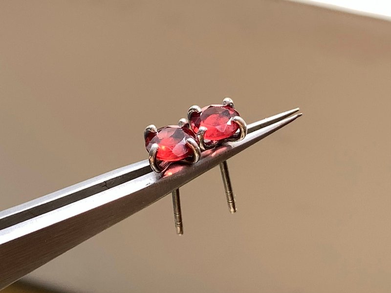 // Red Wine Drunk // - 5 mm Natural Red Stone Prong Sterling Silver Stud Earrings
