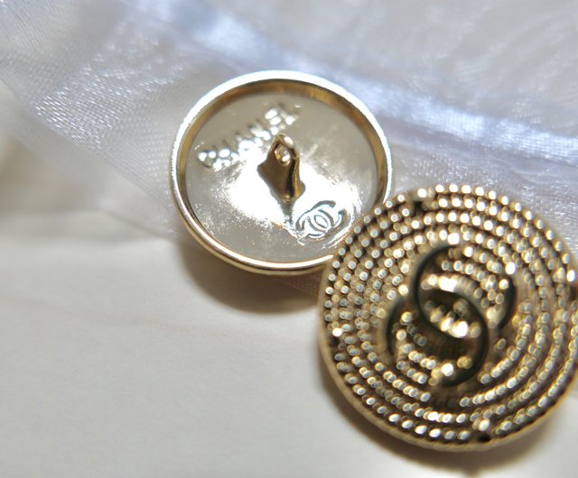 4 Vintage Buttons Chanel 2000s 