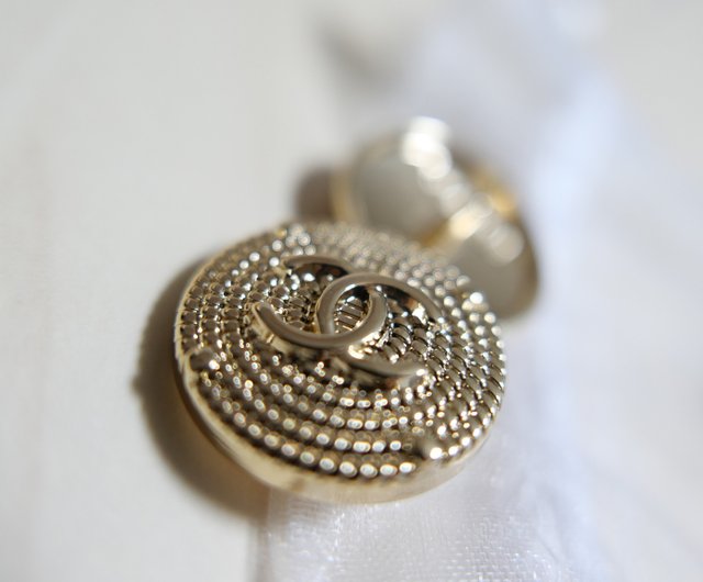 Vintage Chanel Buttons - new deadstock - Shop unmemoire-crafter