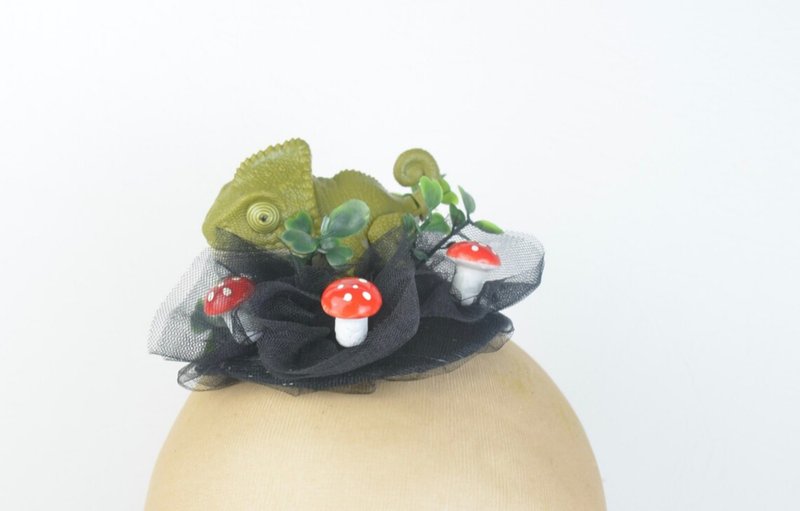 Headpiece Green Lizard with Mushrooms & Veil Woodland Fairy Kawaii - 髮夾/髮圈 - 其他材質 綠色