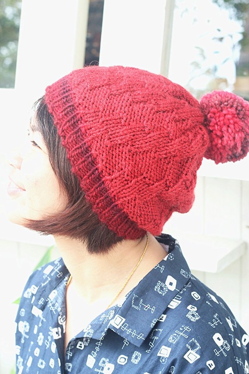 【好日手作】Handmade。手織毛線編織紅色毛球帽／聖誕禮物 - 帽子 - 羊毛 紅色