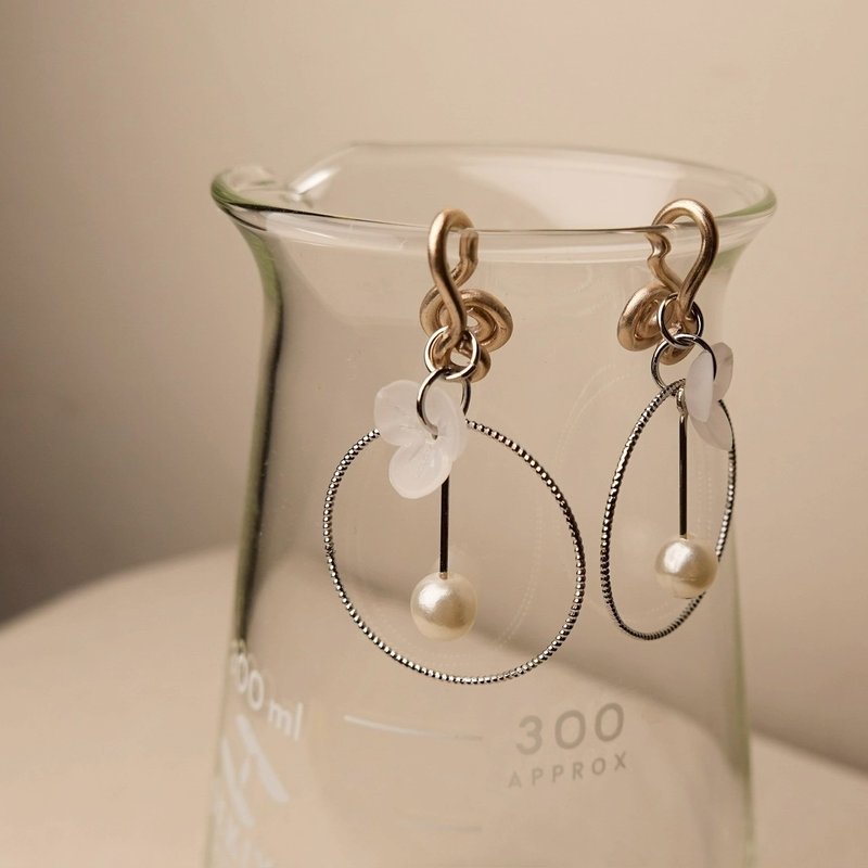 花獨舞 無痛耳夾 / 白 - 耳環/耳夾/耳骨夾 - 其他金屬 