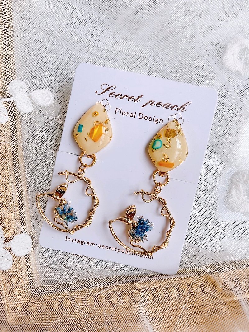 Gemstone Immortal Flowers and Birds Singing Vines Handmade Earrings Clip-on Earrings - Earrings & Clip-ons - Other Metals Yellow