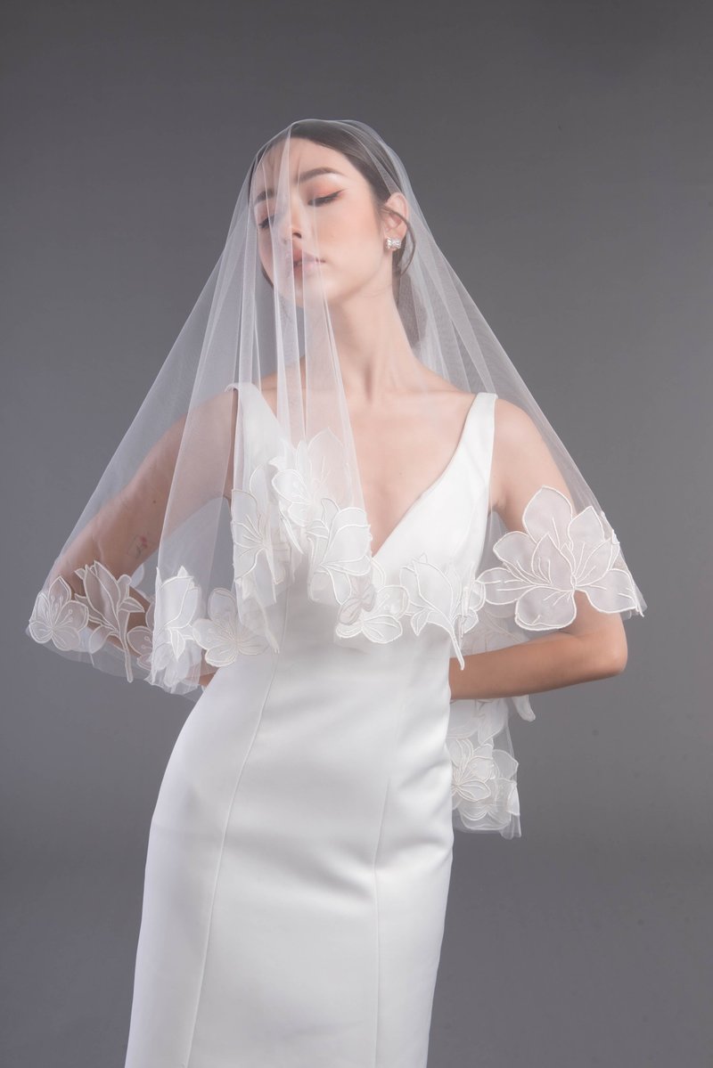 Flowers Embroidered on Organdy Veil - 髮夾/髮圈 - 聚酯纖維 白色