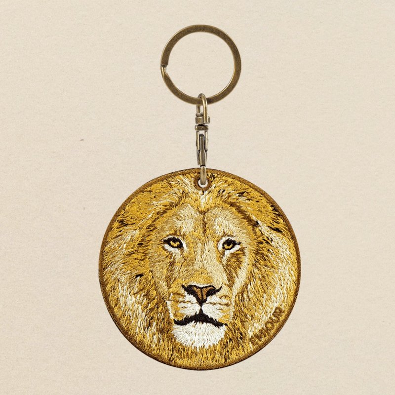 EMJOUR Double-sided Embroidery Charm - Front Face Lion | Simulation Embroidery - พวงกุญแจ - งานปัก สีนำ้ตาล