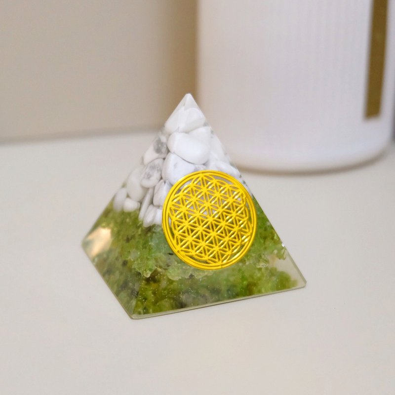 【白松石+橄欖石】奧根能量塔Orgonite (6cm/5cm/4cm) - 擺飾/家飾品 - 水晶 