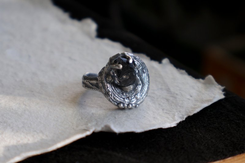 Original stone beauty crystal ore conch disc texture Silver distressed open ring - แหวนทั่วไป - เงินแท้ สีดำ