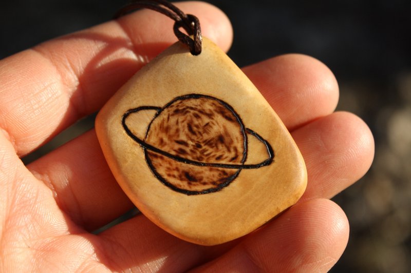 Karma Saturn wood necklace Wisdom Maturity Intelligence Prudence Astrologer - 項鍊 - 木頭 