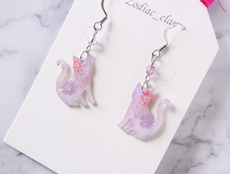 【Shrink plastic】Sakura pattern/ cat earrings /clip-on - Earrings & Clip-ons - Resin Purple