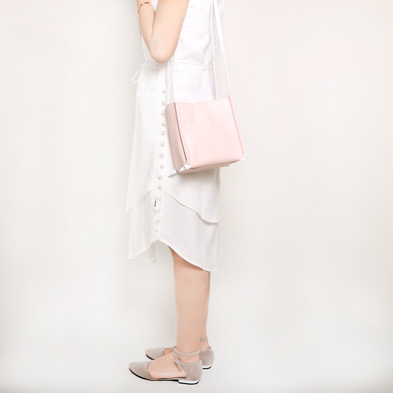 Box type bag. Pink leather / light pink / oblique pack / side backpack / summer essentials / square pocket / clutch bag / card card dragon color - Clutch Bags - Genuine Leather Pink
