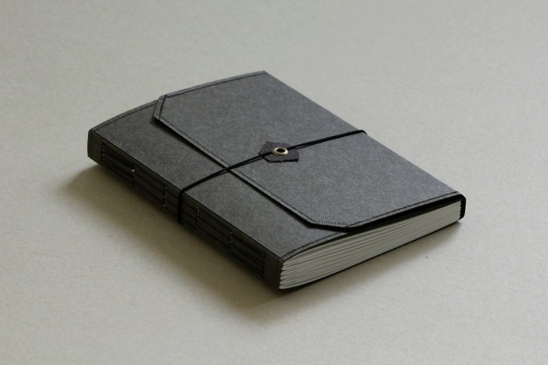 Black long stitched notebook - สมุดบันทึก/สมุดปฏิทิน - กระดาษ สีดำ