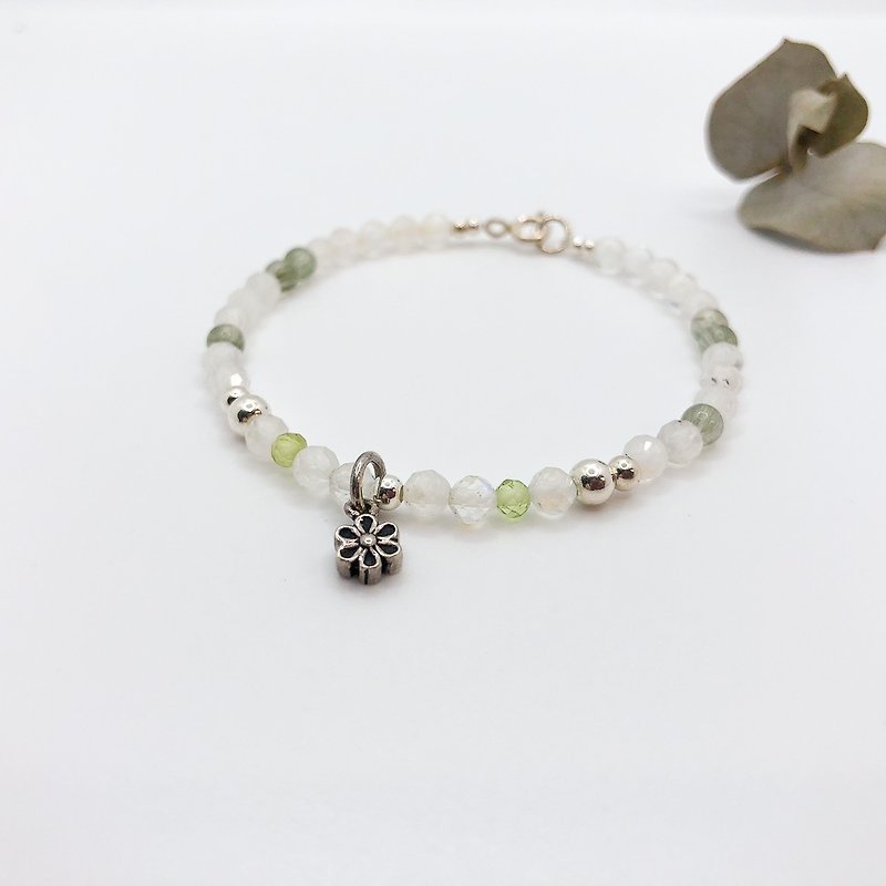 [Flower wedding yarn] Blue Moonlight Olive Green Hair Natural Crystal Natural Crystal Bracelet Bracelet - Bracelets - Crystal White