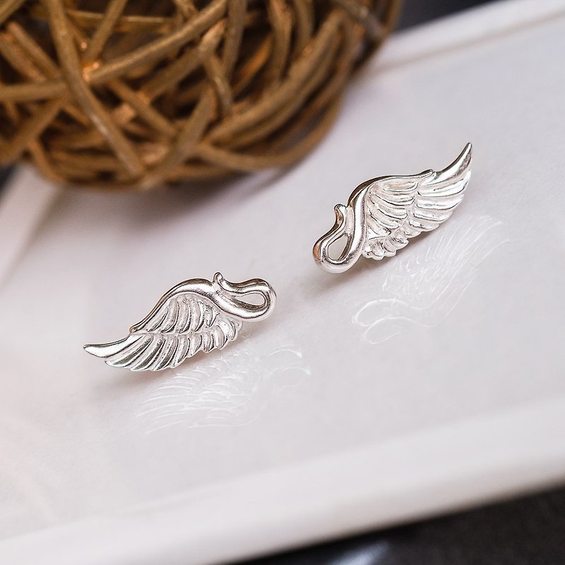 925 sterling silver anti-allergic angel wings wings earrings Silver, black, silver and white two-color optional elegant personality - ต่างหู - เงินแท้ สีเงิน