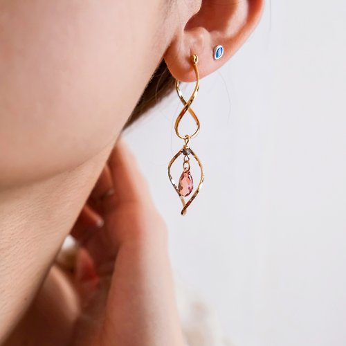meraki design Valentina | Swarovski旋轉變形不對稱耳環 | 甜美氣質 日本素材
