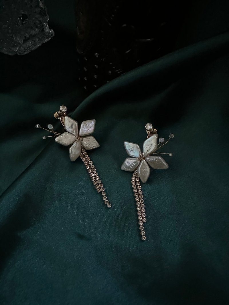 Darlene - Natural Freshwater Diamond Pearl Earrings - Earrings & Clip-ons - Pearl Gold