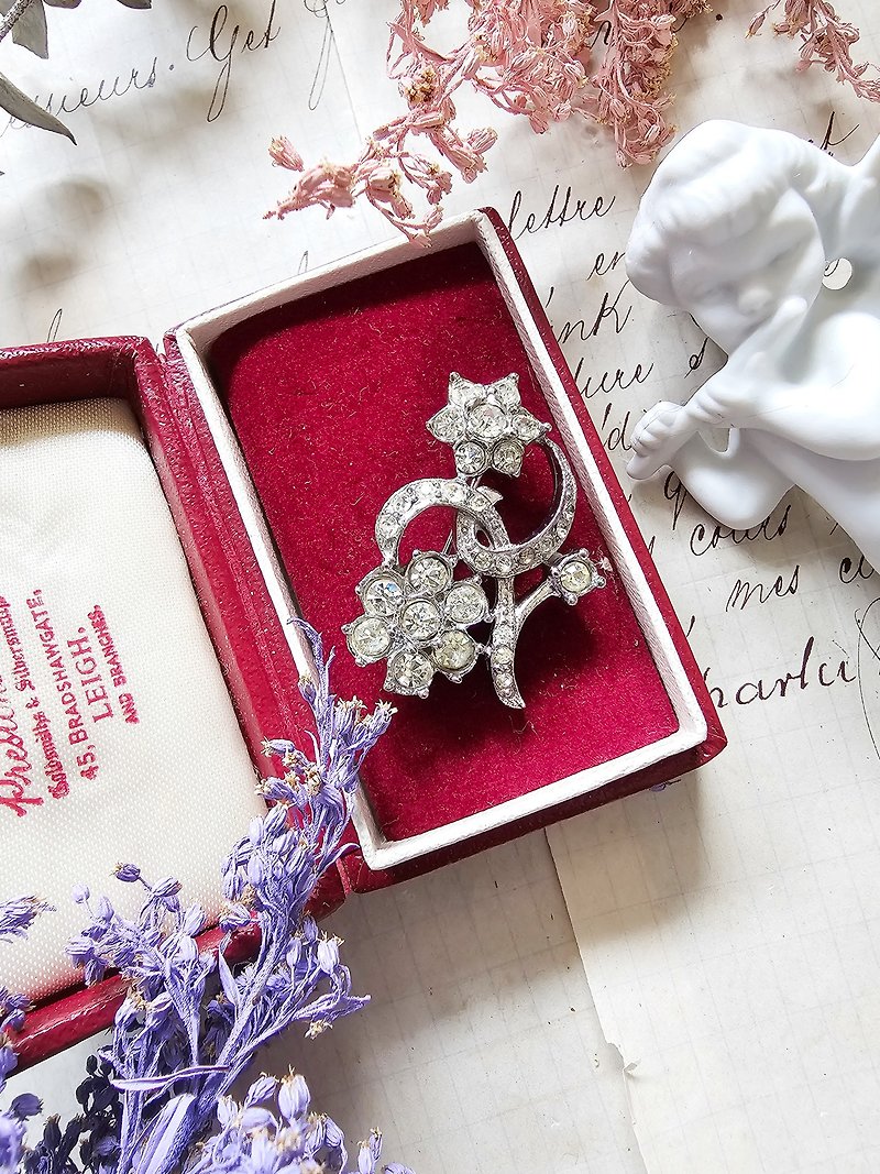 Vintage Flower and Ribbon Brooch 【American vintage jewelry】 - เข็มกลัด - โลหะ สีเงิน