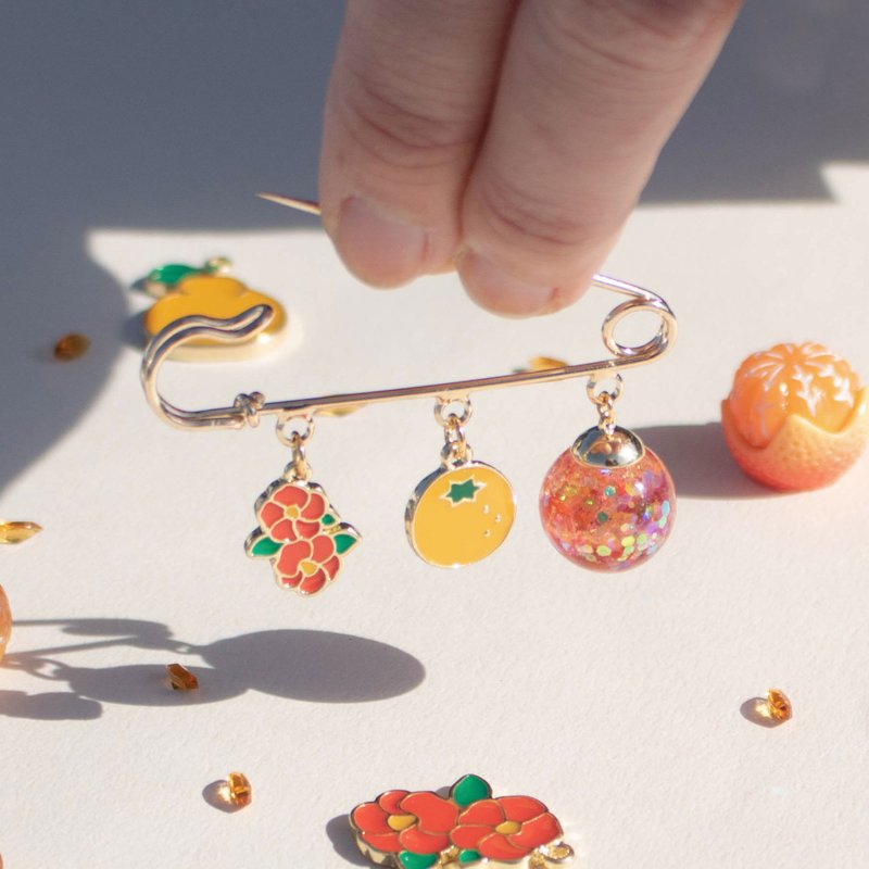 Tangerine Snowball Brooches - 胸針 - 玻璃 