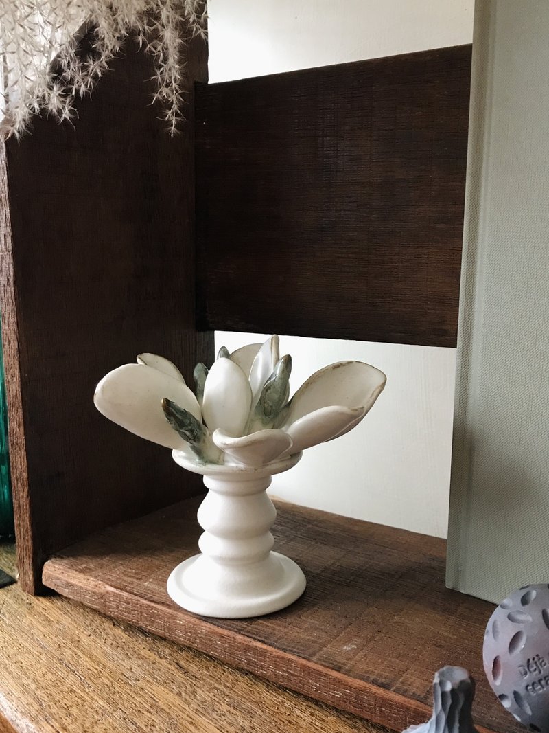 Déjà vu Ceramics 抽象花卉陶瓷擺件 - 擺飾/家飾品 - 陶 白色