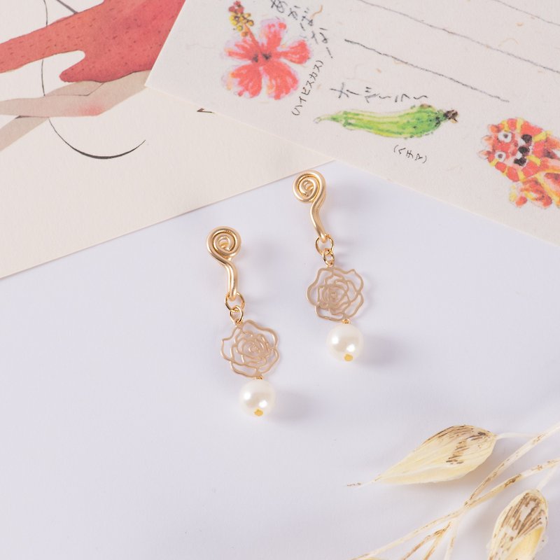 Mist rose Clip-On earrings / golden flower white beads - Earrings & Clip-ons - Other Metals 