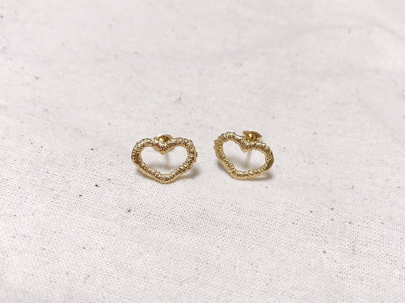 heart gold pierced earrings / heart gold earrings - ต่างหู - โลหะ สีทอง