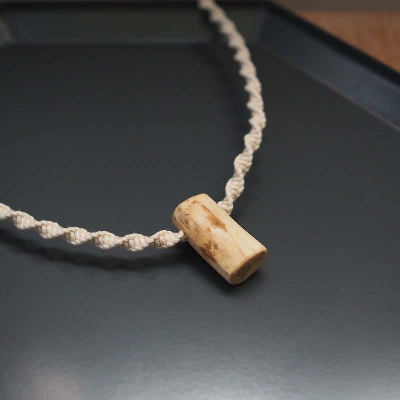 【Weaving Small Things | Guava Tree Ornament Series | Necklace】 White - Necklaces - Wood White