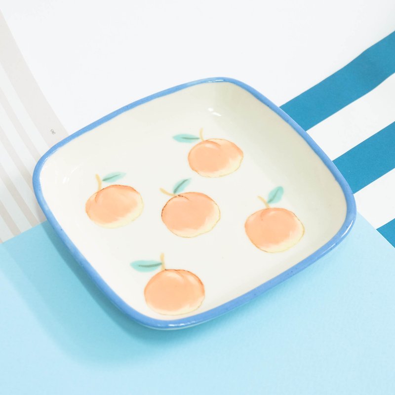 桃のプレート - 小皿 - 陶器 ホワイト