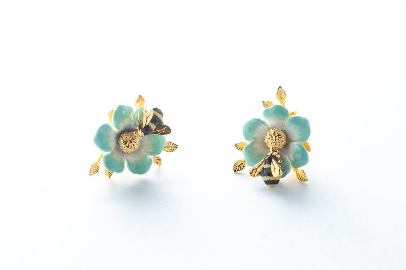 Tiffany blue cherry blossom bee Clip-On~bee sakura clip - Earrings & Clip-ons - Copper & Brass 