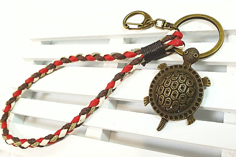 Paris*Le Bonheun. Weaving the key ring with wax thread. Shougui - Keychains - Other Metals Multicolor