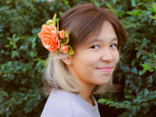 LifelikeFlowesArt Bridal floral headpiece. Wedding hair comb Rose. Flower hair accessories. 婚禮髮飾