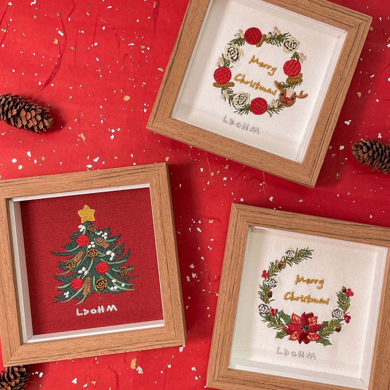 [Christmas] Wreath Embroidery Painting | Light Color Solid Wood Frame - Picture Frames - Cotton & Hemp Red