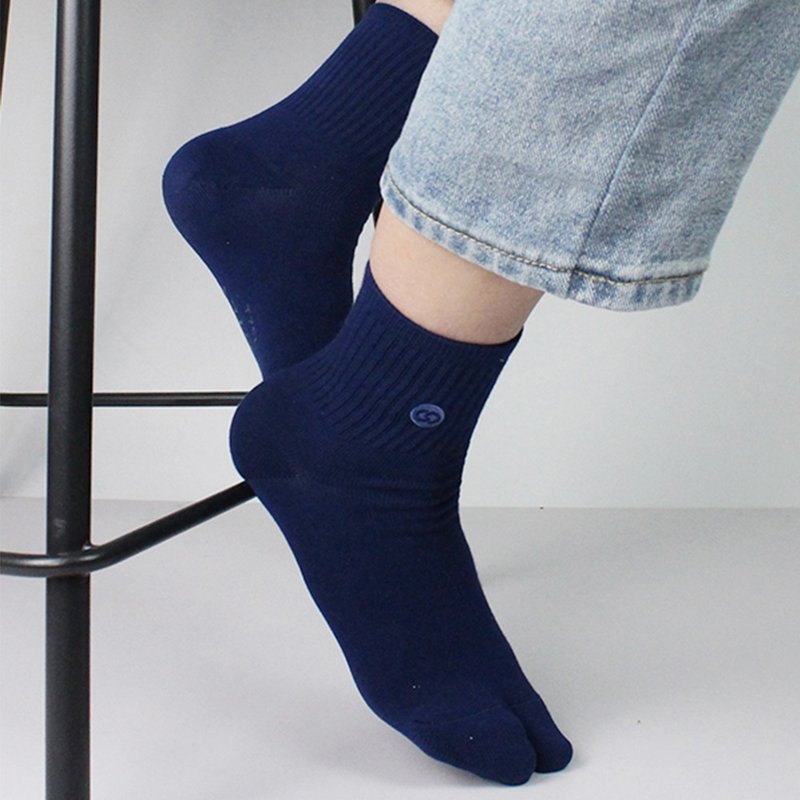 【FOOTER】Embroidered split-toe mid-calf socks (men's socks-F01L) - ถุงเท้า - ผ้าฝ้าย/ผ้าลินิน หลากหลายสี