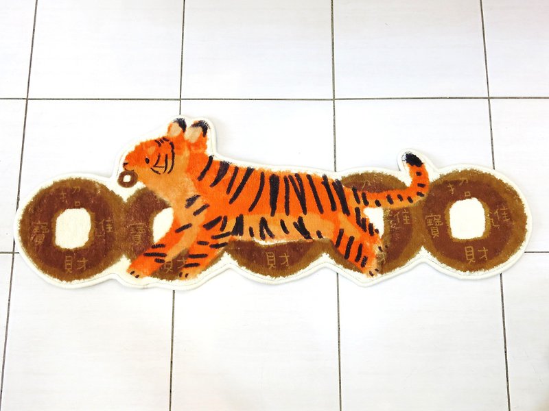 幸運と宝食い虎の長毛フロアマット - 絨毯・カーペット - その他の化学繊維 オレンジ