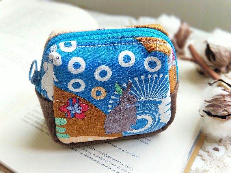 [Good day by hand] rabbit totem / small change storage bag / universal small bag - Toiletry Bags & Pouches - Cotton & Hemp Multicolor